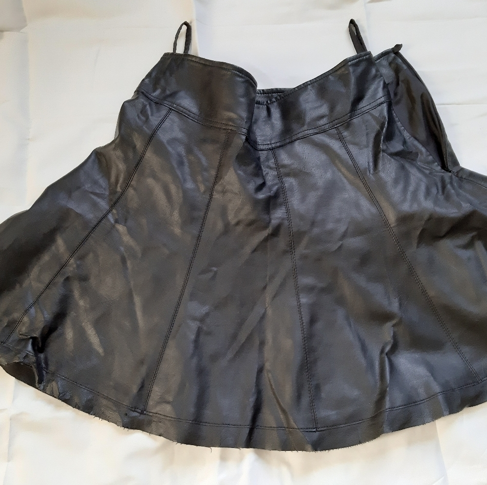Ladies Faux Mini Black side M